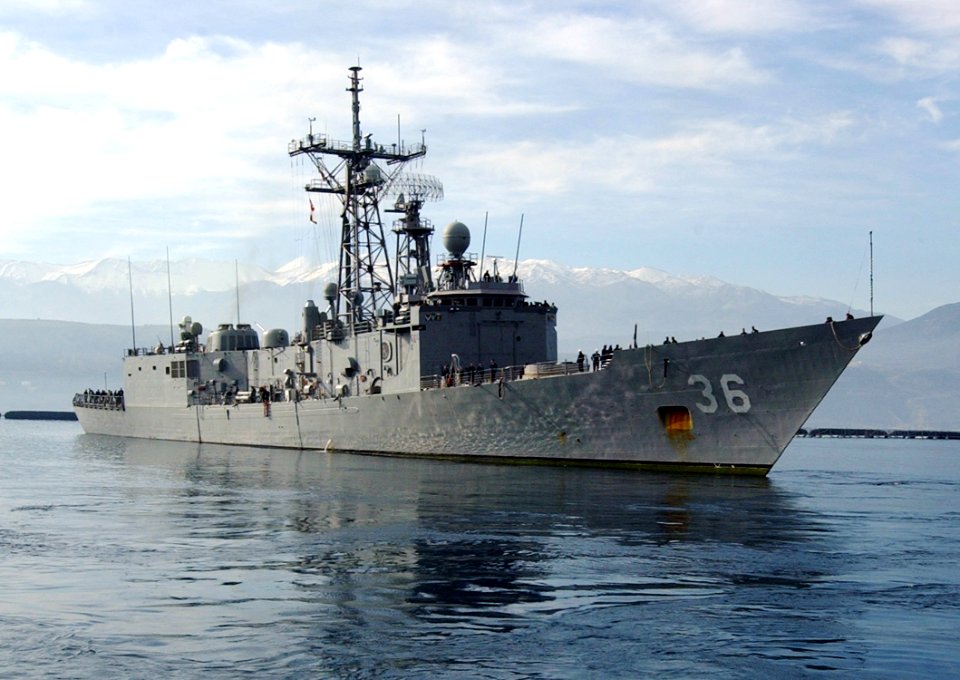 US Navy 070123-N-0780F-003 Guided missile frigate USS Underwood (FFG 36) arrives for a routine port visit