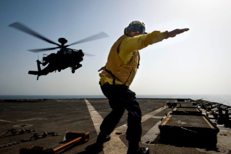 USS Fort McHenry (LSD 43) 150216-N-DQ840-296 (16371783069)