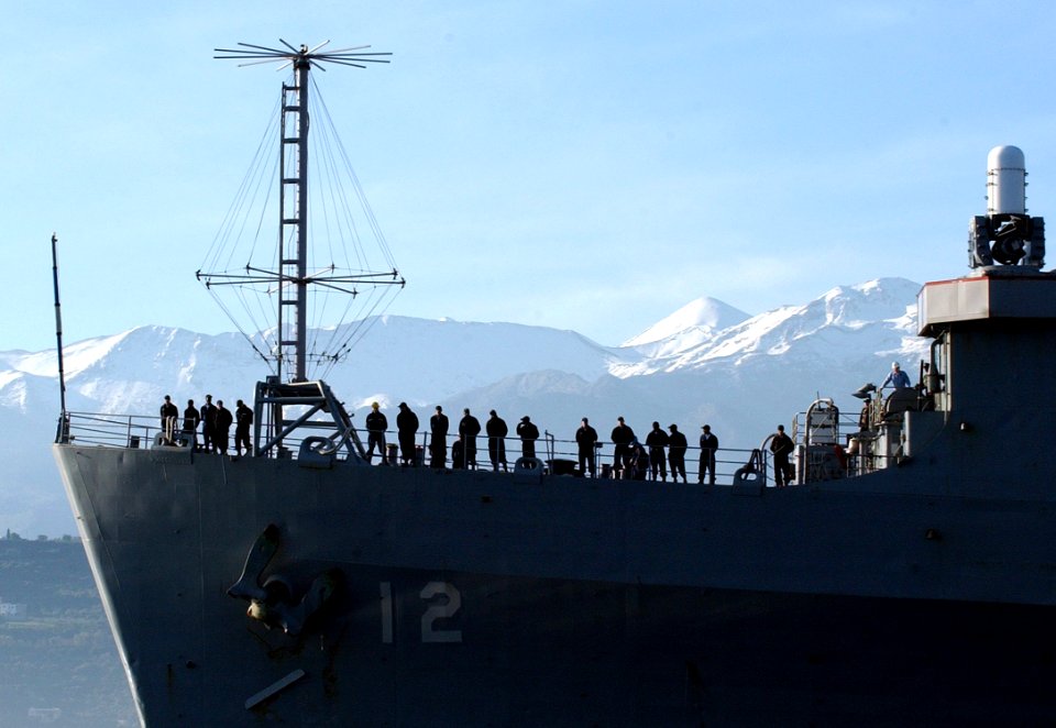 US Navy 070125-N-0780F-004 Sailors aboard amphibious transport dock USS Shreveport (LPD 12) stand ready to conduct mooring operations upon their arrival for a scheduled port visit