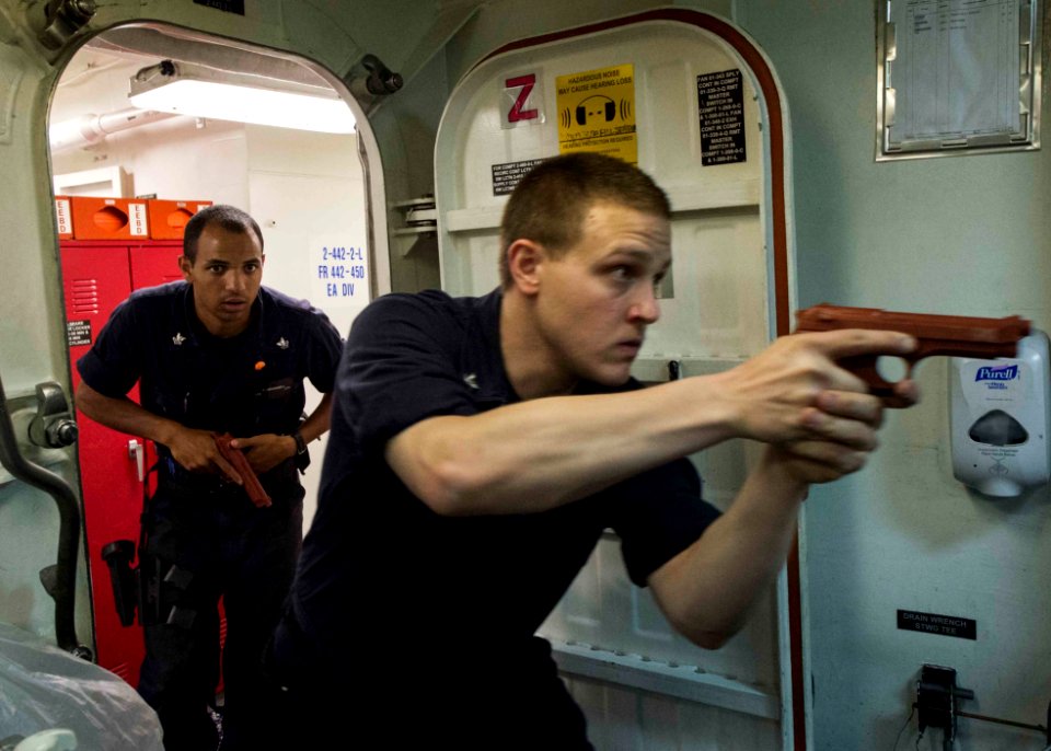 USS Forrest Sherman (DDG 98) 150516-N-TP976-039 (17830710046)