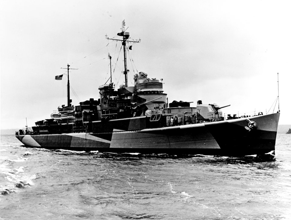 USS Floyds Bay (AVP-40) underway off Houghton, Washington (USA), on 22 March 1945 (19-N-86696)