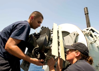USS Forrest Sherman (DDG 98) 150525-N-TP976-015 (18149185291)