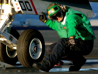 US Navy 070127-N-5345W-080 An aviation boatswain's mate signals to taxi forward an S-3B Viking in order to set the launch bar into the catapult shuttle during flight operations on board Nimitz-class aircraft carrier USS Harry S