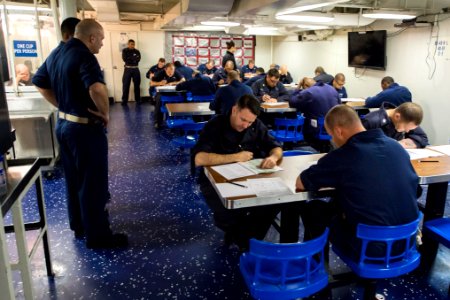 USS Fort McHenry (LSD 43) 150115-N-DQ840-002 (16106116989)