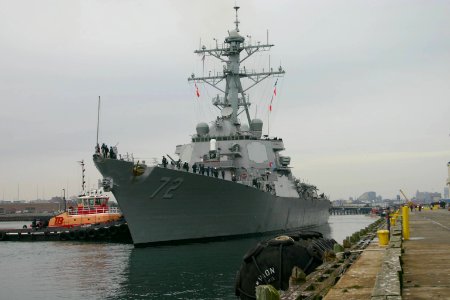 US Navy 070202-N-8110K-011 Guided missile destroyer USS Mahan (DDG 72) prepares to dock in Boston for a port visit