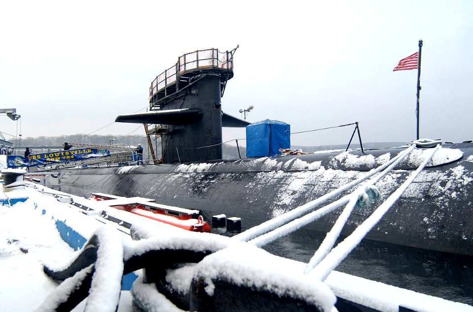 US Navy 070202-N-8467N-004 The snow covered fast attack submarine USS Louisville (SSN 724) is moored to the pier at Submarine Base New London