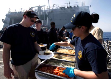 USS Forrest Sherman (DDG 98) 150429-N-TP976-079 (16729188453)