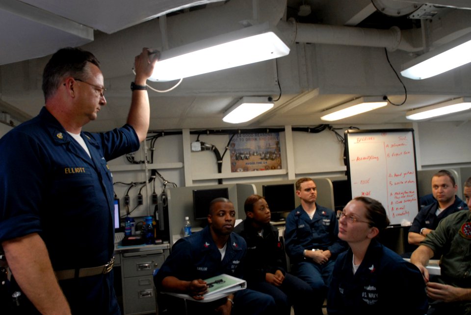 US Navy 070206-N-2959L-481 Teaching a work center supervisor leadership class, Senior Chief Storekeeper Todd Elliott speaks to a class of 30 2nd class petty officers aboard USS Ronald Reagan (CVN 76)