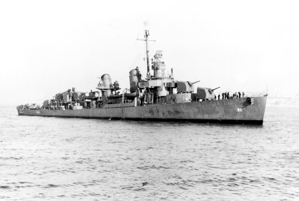 USS Foote (DD-511) off Boston on 7 January 1943 (NH 95050)