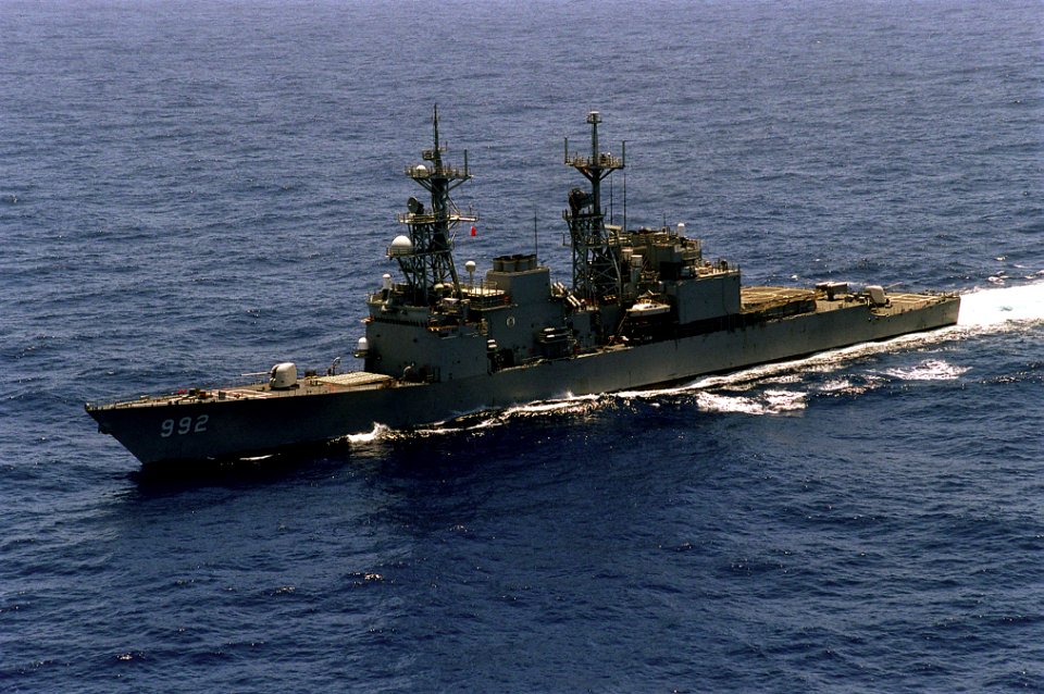 USS Fletcher (DD-992) underway in the Pacific Ocean on 23 July 1998 (6510487)