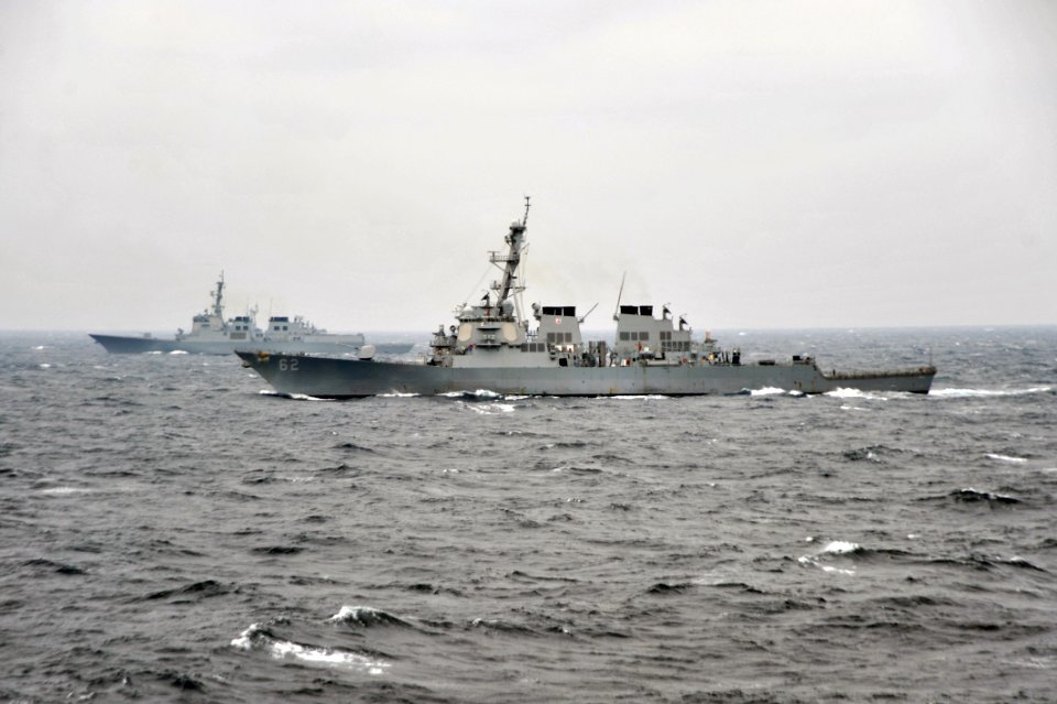 USS Fitzgerald trains with he Republic of Korea navy. (8560372754)