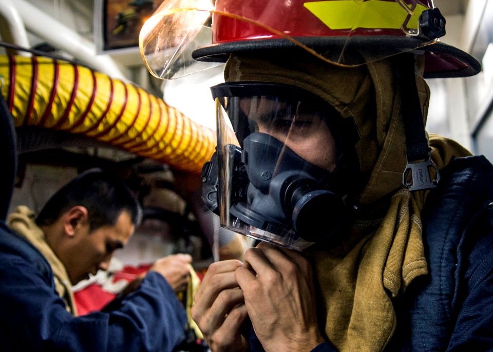 USS Fitzgerald sailors drill 130925-N-IY633-013