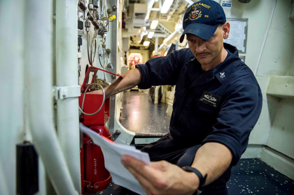 USS Farragut operations 150708-N-VC236-016