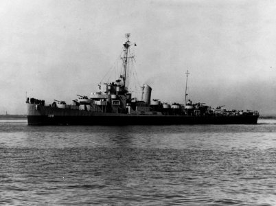 USS Finch (DE-328) off the Boston Naval Shipyard, Massachusetts (USA), on 14 July 1944 (NH 91574)