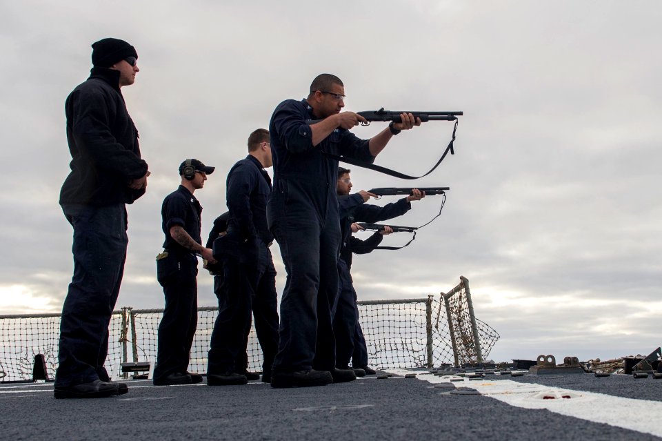 USS Farragut transits Atlantic Ocean 150318-N-VC236-087
