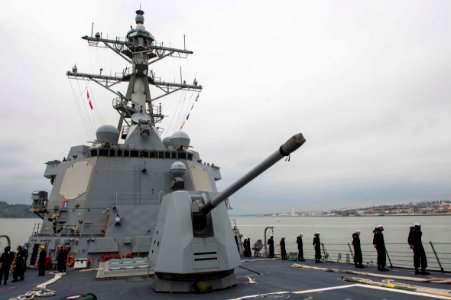 USS Farragut Enters Port in Lisbon 150321-N-VC236-048