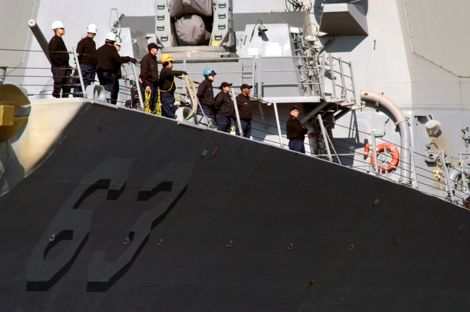 US Navy 070212-N-5253W-001 Line handlers aboard the Arleigh Burke-class guided-missile destroyer USS Stethem (DDG 63) prepare to man the forward mooring lines as the ship pulls into forward deployed operating base Commander Fle