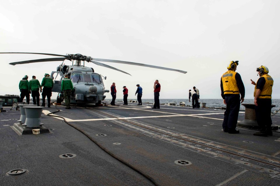 USS Farragut flight quarters 150415-N-VC236-012