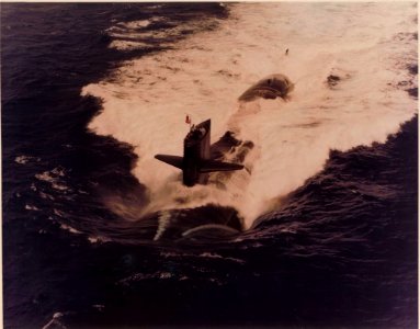 USS Finback (SSN-670) off Norfolk