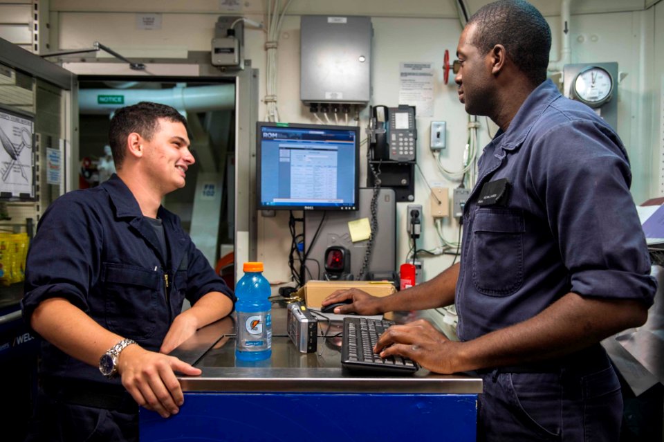 USS Farragut operations 150904-N-VC236-037
