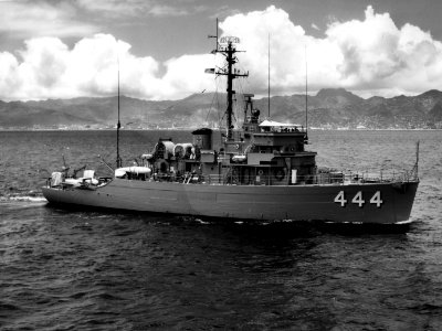 USS Firm (MSO-444) underway off the coast of Oahu, Hawaii (USA), on 12 June 1963 (L45-95.01.01)