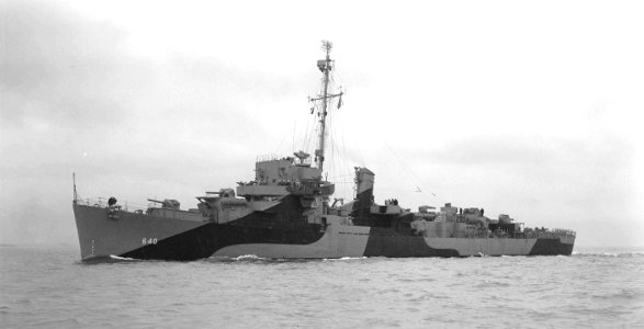 USS Fieberling (DE-640) underway at sea, circa in 1944