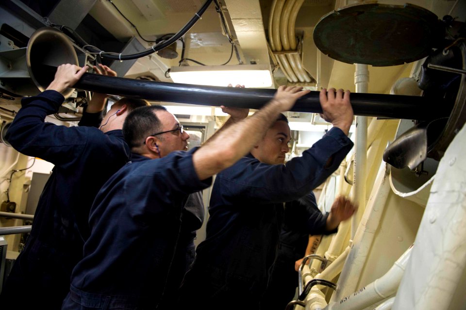 USS Farragut ASW exercise 150919-N-VC236-047
