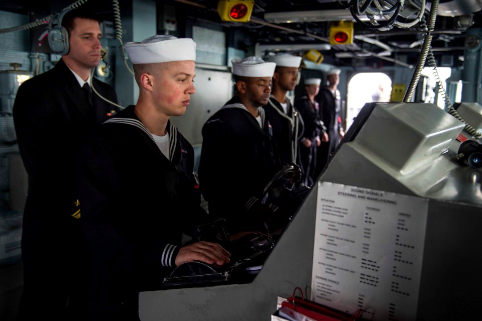 USS Farragut enters port in Lisbon 150321-N-VC236-017