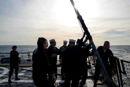 USS Farragut enters Palma de Mallorca 150327-N-VC236-010