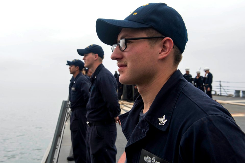USS Farragut departs Salalah 150823-N-VC236-030