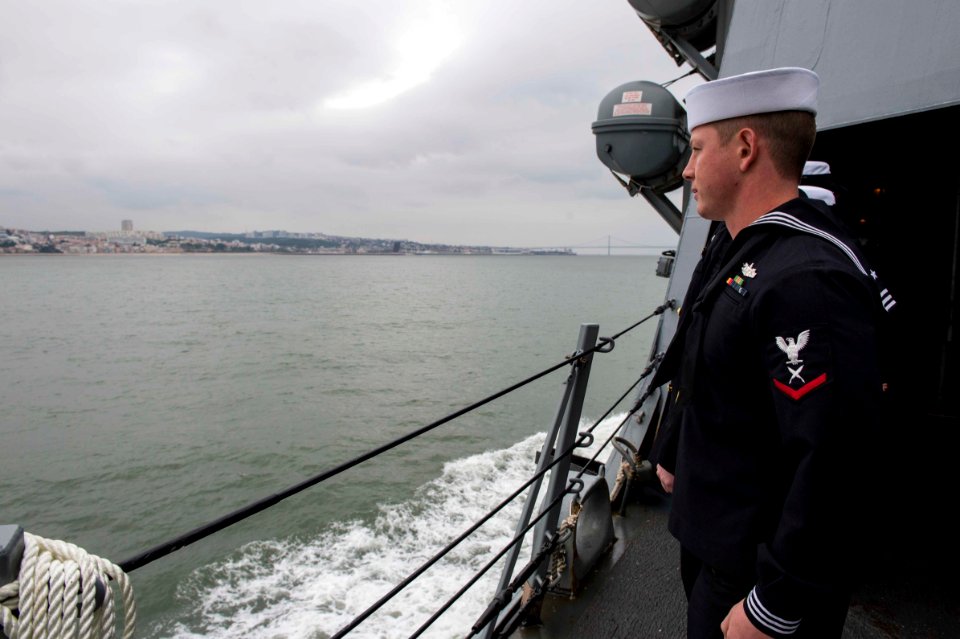 USS Farragut enters port in Lisbon 150321-N-VC236-027