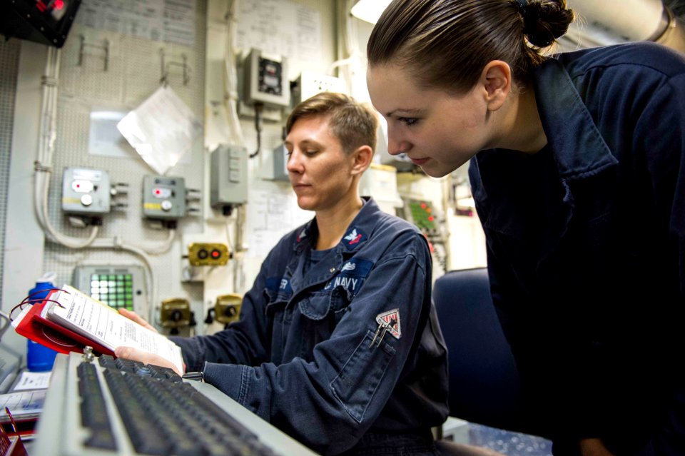 USS Farragut operations 150709-N-VC236-029