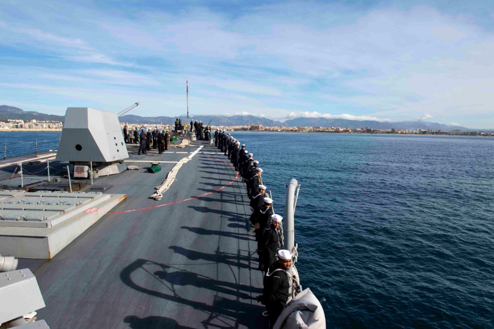 USS Farragut Enters Palma de Mallorca 150327-N-VC236-018