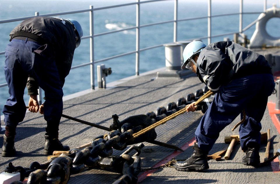 USS Fife anchor chain
