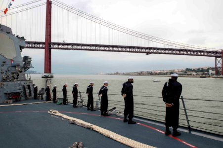 USS Farragut enters port in Lisbon 150321-N-VC236-058
