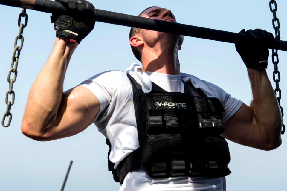 USS Farragut 2015 Murph Challenge 150525-N-VC236-246