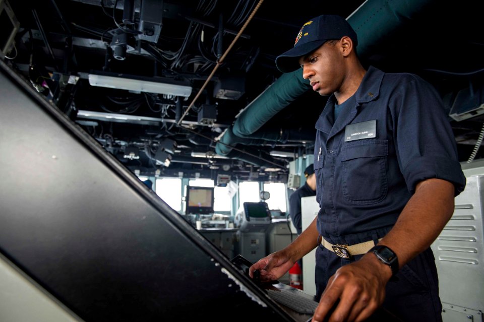 USS Farragut underway replenishment 150905-N-VC236-032