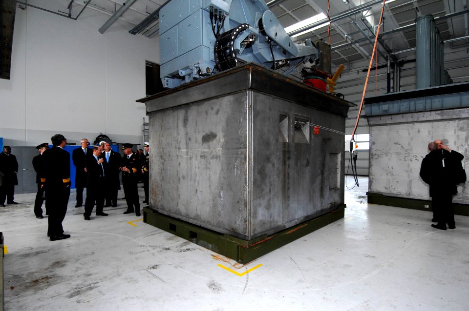 US Navy 070220-N-3642E-009 Secretary of the Navy (SECNAV), the Honorable Donald C. Winter receives a brief on the concept of operations of an anti-mine warfare module
