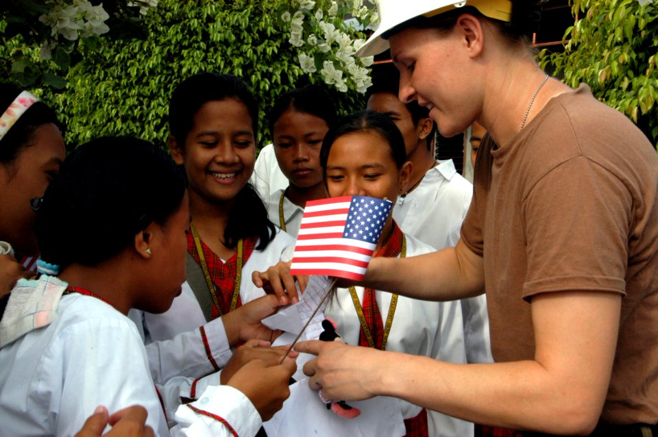 US Navy 070217-N-9604C-001 Lt. j.g. Jennifer Grob, executive officer of Team Engineer, opens a thank you letter given to her by a group of students at Bawing High School during a community service project