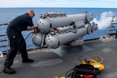 USS Farragut transits Atlantic Ocean 150318-N-VC236-156