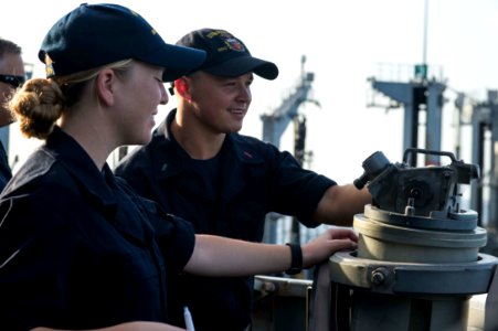 USS Farragut underway replenishment 151009-N-VC236-001