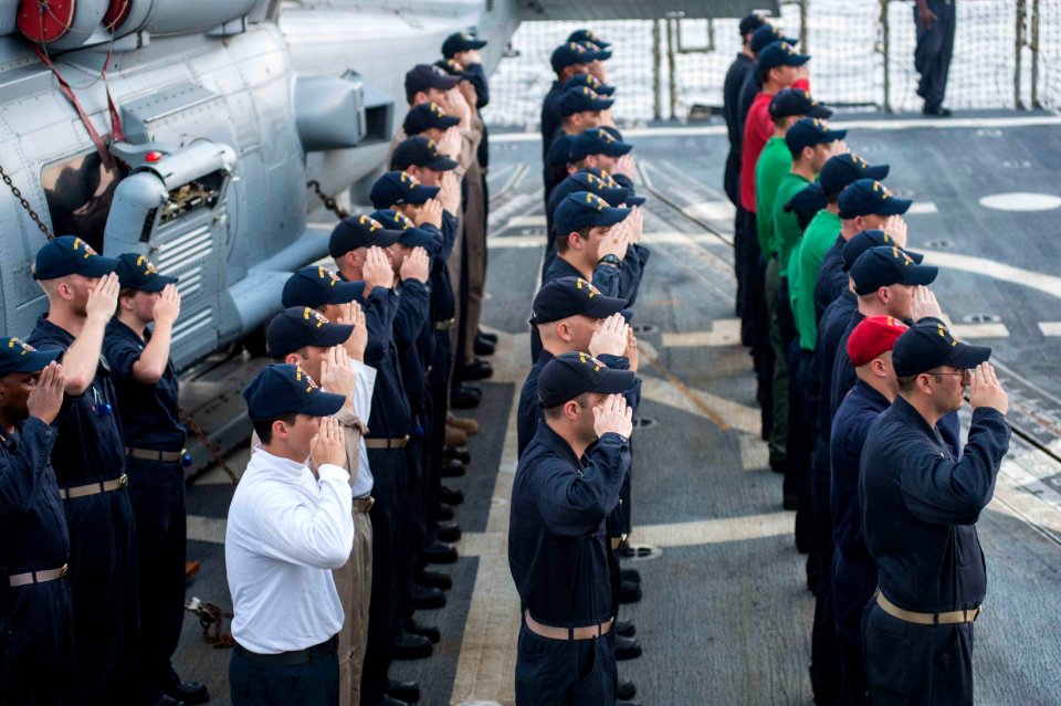 USS Farragut Memorial Day remembrance 150525-N-VC236-290