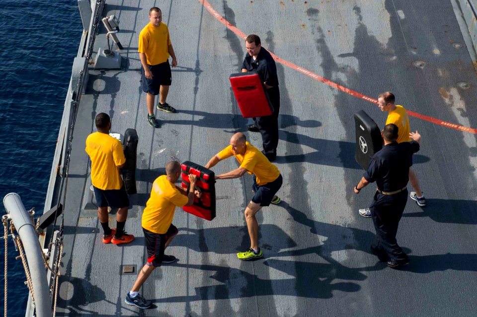 USS Farragut (DDG 99) 150912-N-VC236-014 (21420277382)