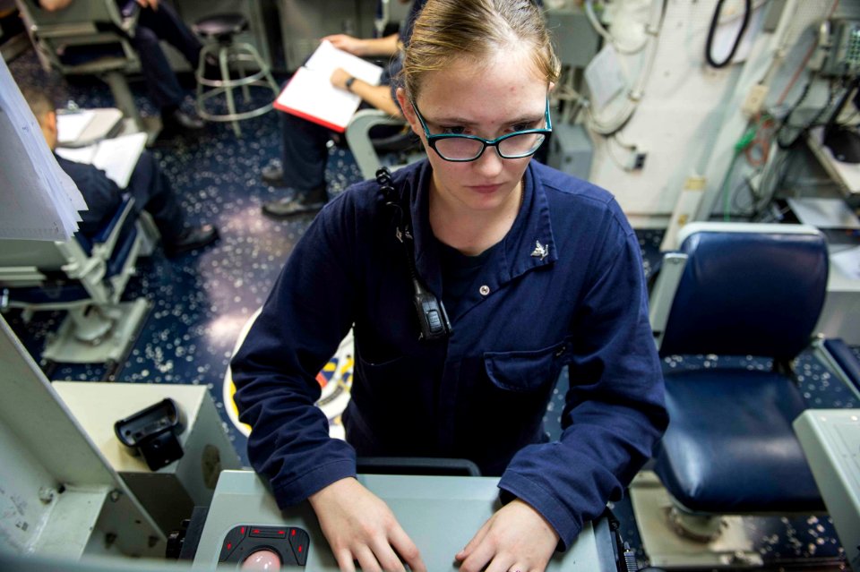 USS Farragut engineers 150906-N-VC236-002