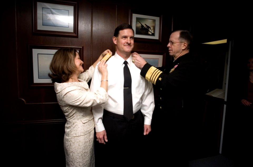 US Navy 070216-N-0696M-038 Vice Adm. David J. Venlet receives his shoulder boards during his promotion ceremony from his wife and Chief of Naval Operations (CNO) Adm. Mike Mullen