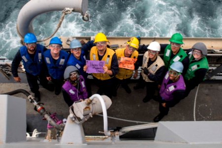 USS Farragut (DDG 99) 150509-N-VC236-350 (17486556836)