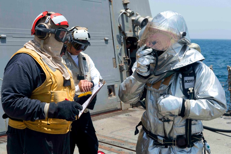 USS Farragut (DDG 99)50710-N-VC236-011 (20127334512)