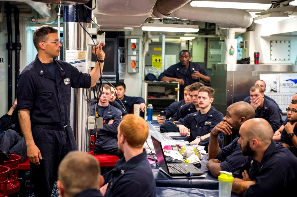 USS Farragut (DDG 99) 150812-N-VC236-019 (20568769340)