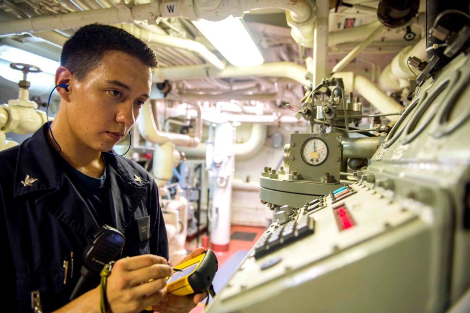 USS Farragut (DDG 99) 150812-N-VC236-015 (20568743368)