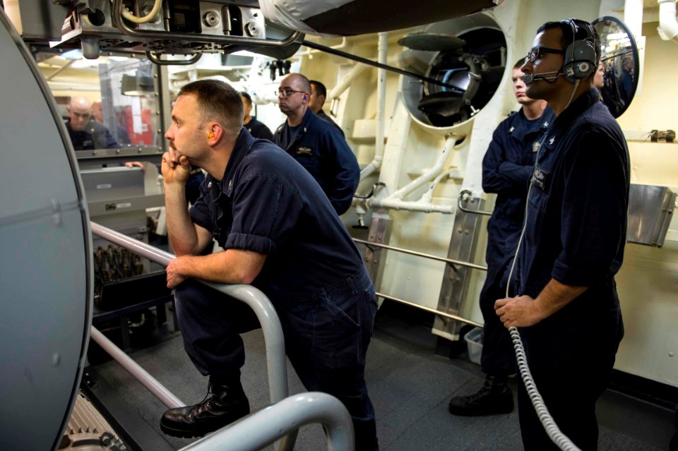 USS Farragut ASW exercise 150919-N-VC236-069